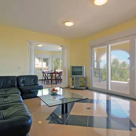 Sleeps 6 Pool * Κάλπε